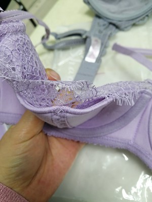 一直以来都喜欢穿薄的,拆开的时候还是有点担心,因为实在是太薄了,但是试了之后真的好舒服,仅仅是一片布而已,和没穿一样舒服。没穿的话胸部是自然下垂的,这个内衣很好的起到了舒适但不下垂的效果。洗的时候还有收纳的时候再也不用担心内衣变形这个问题了🤣。推荐购买。 一直以来都喜欢穿薄的,拆开的时候还是有点担心,因为实在是太薄了,但是试了之后真的好舒服,仅仅是一片布而已,和没穿一样舒服。没穿的话胸部是自然下垂的,这个内衣很好的起到了舒适但不下垂的效果。洗的时候还有收纳的时候再也不用担心内衣变形这个问题了🤣。推荐购买。