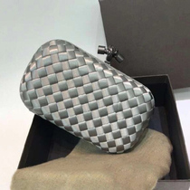 Europe and America brand with the same weaving dinner package girl 2023 new fashion high - quality temperament handbag tide