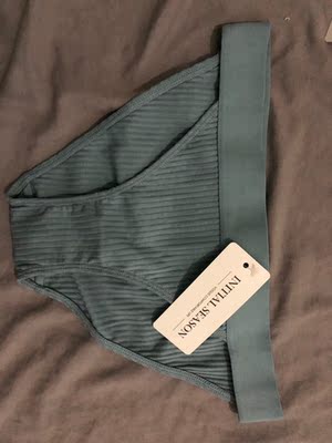 第一次穿这种内衣，没有骨架的，很薄很舒服亲肤，没有勒的感觉，喜欢，以后就朝着这个方向买了，上身图有碍雅观就不发了