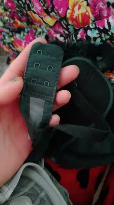 对副乳不是很友好,还是适合小胸穿吧...还有就是绿色的款不知道发的个什么鬼...就因为是春节特价才这么敷衍吗?????? 对副乳不是很友好,还是适合小胸穿吧...还有就是绿色的款不知道发的个什么鬼...就因为是春节特价才这么敷衍吗??????