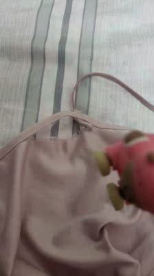 颜色,款式都特别好,就是质量一般,尤其接缝的位置,12月14号收到的货,今天就发现有位置开线了 颜色,款式都特别好,就是质量一般,尤其接缝的位置,12月14号收到的货,今天就发现有位置开线了