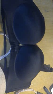 挺好的，摸起来挺舒服，但是我不太喜欢内衣的两侧太大太宽，但总体还是可以介绍，更喜欢肤色的那件。