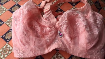 卖家、物流发货速度快，宝贝包装好。罩杯大小很合适，非常喜欢，还会再回购的。