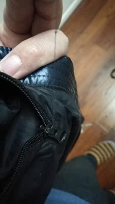 很暖和，南方穿绰绰有余，活动价格很值得！有部分线头和细小跑绒属于可接受程度，希望以后越来越好～