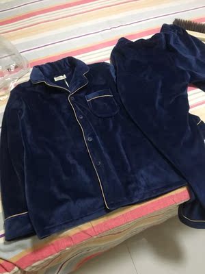 应该买之前看一下买家晒图才对，一直以为是墨绿色的，收到还以为寄错了呢，不过整体还可以，这个颜色也能接受吧！