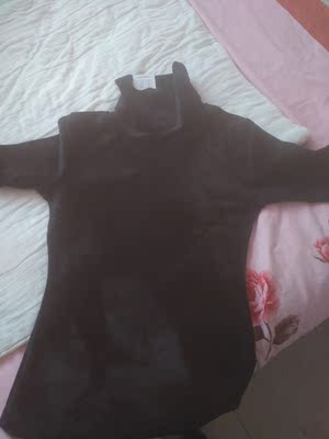 还行吧！很厚实，有一点小瑕疵，不过打底穿的，无所谓