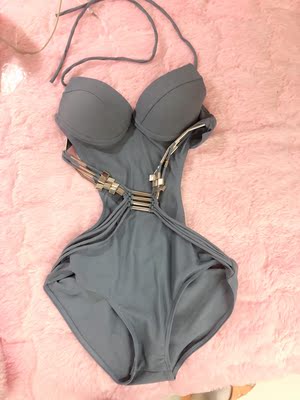 这套泳衣我真的超级爱,男朋友说很吼看,这个链条可前可后特别棒,而且我游泳洗完都没有生锈什么的,然后就是遮肚子不显肉肉,卖家态度超好的,满意 这套泳衣我真的超级爱,男朋友说很吼看,这个链条可前可后特别棒,而且我游泳洗完都没有生锈什么的,然后就是遮肚子不显肉肉,卖家态度超好的,满意