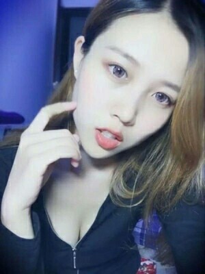 用了这款丰胸贴之后，胸部真的是一天天比一天坚挺呢，而且弹性也比以前好很多，现在也没有以前阔的那么厉害了，相信继续用下去，可以能看见乳沟，卖家服务热情，宝贝真是有效的，心里面好高兴啊，一点都不失望，反而是越用信心越大，期待我的胸部可以更饱满！