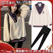 Pregnant women autumn and winter clothing 2021 New Fashion Net Red pregnancy age reduction set tide mother British style mink velvet sweater