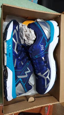 觉得还不错，鞋跟挺高的，有点增高鞋的感觉，减震很好