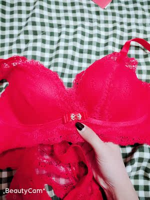 内衣真的太棒了。喜欢。红色很正，穿起来舒服。洗了也不掉颜色，发货速度超快。本命年红红火火。