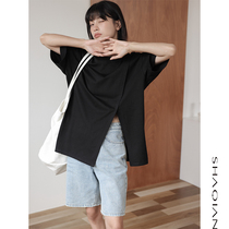 2022 Summer new black open fork T-shirt woman short sleeve loose 100 lap pure cotton irregular hem design sensation tide T