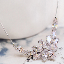 Ice flower decoration necklace Korean womens short clavicle chain Bridal jewelry Womens Day gifts