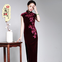 Yue high-end gold velvet embroidery handmade long cheongsam retro mother improved banquet dress
