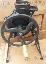 Factory wholesale corn thresher hand-cranked convenient cast iron can be changed to electric agricultural machinery