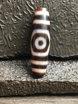 Tibet natural to pure Tianzhu three eyes full of sand skin color clean and aerated lines of four centimeters