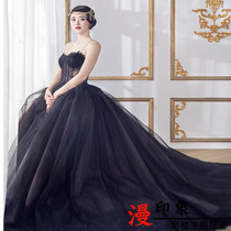 New photo studio theme wedding couple photo costume stage photography retro print black wedding dress