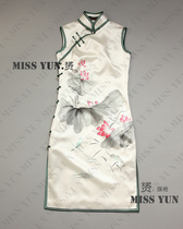 2019 summer New Milky White heavy silk hand painted pink lotus sleeveless cheongsam Shanghai old tailor craft