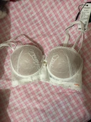 好看好看好看！摸起来也舒服，很软的面料  就在海绵太厚了&hellip;