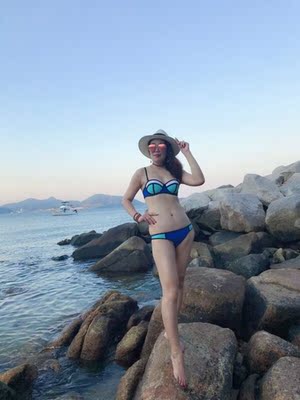 小姐妹说比基尼很漂亮,让我帮忙订购了一套! 小姐妹说比基尼很漂亮,让我帮忙订购了一套!