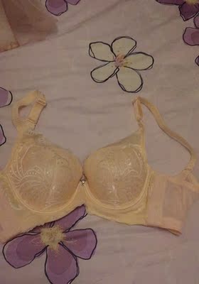 这是我在此店第二次购买内衣，非常不错，样式好看，又好穿，只是这次够买比第一次要便宜很多！