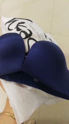 包装好，无钢圈的，戴着舒服，觉得设计和颜色都很满意！