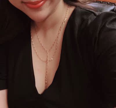 真的特别漂亮，而且很百搭，出去玩买的，本来为了穿泳衣买的，没想到穿裙子也特别搭，简直爱的不要不要的