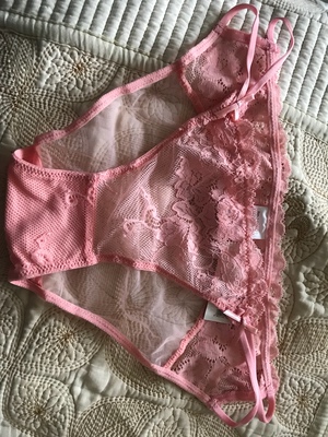 非常好看,女朋友非常喜欢,用料很好舒适,推荐购买。 非常好看,女朋友非常喜欢,用料很好舒适,推荐购买。