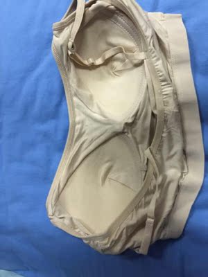 穿着透气没有束缚感特别舒服，穿身上非常贴身很舒服也不嘞&nbsp;很舒适不勒胸，商家发货及时快捷，穿了跟没穿一样，胸罩我穿着就难受，这个感觉捡到宝了，没感觉。好舒服夏天跑步再不会感觉捆绑束缚了，两个颜色都超爱，太值了^_^