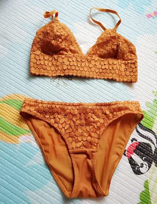 很棒,颜色很喜欢,而且穿着很舒服,有点小性感奥,很满意 很棒,颜色很喜欢,而且穿着很舒服,有点小性感奥,很满意