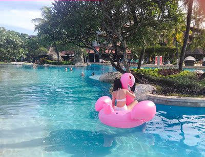 因为跟老公去巴厘岛度蜜月所以就买了这一套,肚子上有点小肉肉的女生很合适哦。拍照也很好看,后面系长长的带子很好看。强力推荐!!我很少评价的。 因为跟老公去巴厘岛度蜜月所以就买了这一套,肚子上有点小肉肉的女生很合适哦。拍照也很好看,后面系长长的带子很好看。强力推荐!!我很少评价的。