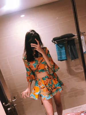 这个四件套的 ,一开始怕显黑, 结果收到效果出乎意料的好,外套和裤子尤其喜欢,性价比很高啊 这个四件套的 ,一开始怕显黑, 结果收到效果出乎意料的好,外套和裤子尤其喜欢,性价比很高啊