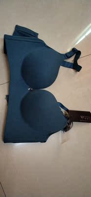 质量很好，柔软，舒适，穿起来很舒服，也有聚拢效果，款式好看，简约大方