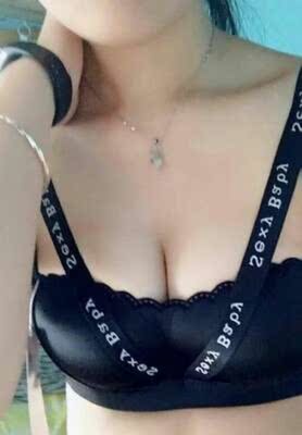 内衣很漂亮，这个价格觉得比商场里买的质量都好，质感亲肤，面料很柔软，清洗不掉色，不紧绷，特别适合，之前买的那些会往下掉，这个没有。厚度适中，值得购买的产品，推荐推荐。很柔软，正好现在天气穿。还送了加长扣，对于我这样的来说太好了，因为一直在长胖，特别划算。好评好评!