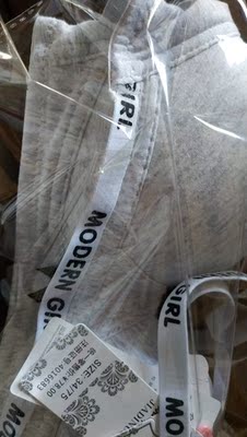 这个还行就是颜色弄错了,我要的一个白灰色,一个湖水兰,结果都是白灰,只是款式不一样,难受,希望卖家能够走点心 这个还行就是颜色弄错了,我要的一个白灰色,一个湖水兰,结果都是白灰,只是款式不一样,难受,希望卖家能够走点心