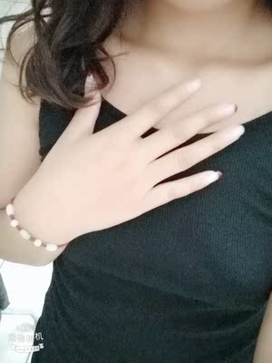 很喜欢这款裙子，穿上有点可爱小性感，很喜欢😍宝贝质量也不错，物美价廉，她们家东西还是不错的。