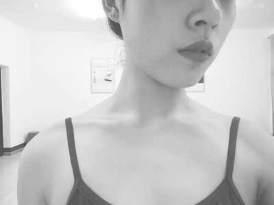 布料非常满意，值这个价，很不错，还送了胸垫，衣服没有色差     穿着做形体训练时也没有紧绷感 很舒适    课很多   这件战袍你值得拥有