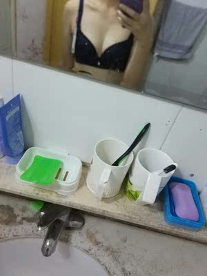 一次买了三件，蹲凌晨抢的很划算哦，这夏娃件蜜语的比夏娃之秀的轻，但是码子偏小，要买的话建议围买大一码，好看是挺好看的，会再来的