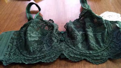 颜色非常喜欢，码数正合适，赠送的加长垫是黑色的，反正我也不用，收着吧