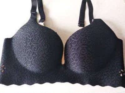 收到后就打开看看，颜色很好看我喜欢，没有什么异味，穿起来蛮舒服的，因为没有钢圈，聚拢效果不错。