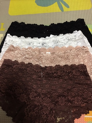 买了好多～送了条内裤，这款真心不错，漂亮，而且弹力超大～手感也非常不错，软软的～强推哦后～