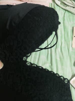 看了好久啊，选择困难症，都超级好看，选了十几个加入购物车，总共买了三个，快递超级给力，昨天中午买的，今天下午就到了，一拿到就迫不及待拆开，真的好漂亮啊，而且摸起来超级舒服。特别是新款的那个，虽然不聚拢，可是超级舒服好看。以后就是这家了。🤗🤗🤗👙