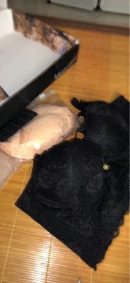 又买了一件 卖家还送了精油垫 人很好 还会回购的