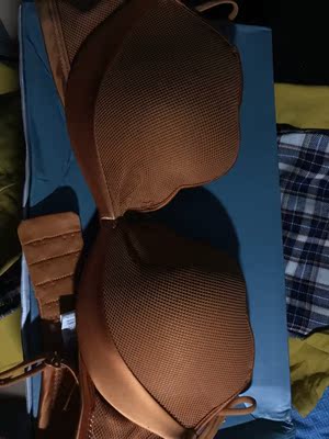 emmmm先好评 嘻嘻有一点点小 不过也还好 很好看好评