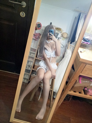 超级喜欢这一套衣服！！！特别清纯可爱，很仙很少女！