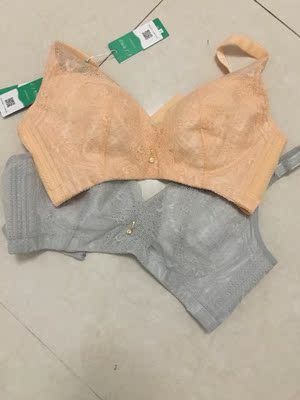 做工蛮好的，戴上蛮舒服的，这个价格比较实惠，实体店贵好多，很好，珍缇莎内衣值得信赖。很期待的一款内衣，跟图片一样，很好看，聚拢效果也很好，更聚拢更透气，一款非常好的无钢圈内衣，本来看到没有钢圈还担心不聚拢呢，上身效果很好，很满意．很性感，穿着舒服，很贴身有一点也不勒。果断介绍给闺蜜。洗了一下也没变形，质量很好，价格实惠，料子很好，摸起来不错很舒服，穿着肩带不掉，实用