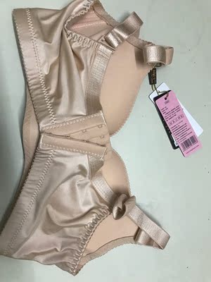 以前在微商哪里买的很贵，现在在网上买的是一样的，实惠多了，正品好货，亲们，需要的快下手买啊！