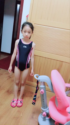 122高，40斤，这个尺码大了，小一码会好一些。质量不错