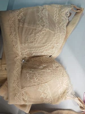 内衣质量还是不错的，穿起来也很舒服，样子也好看，正赶上活动买的，还很便宜，以后就穿你家内衣了