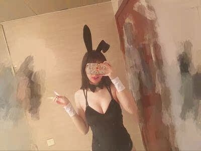 这款衣服做工完美,超级性感不变形不掉色,质量棒棒哒,上身效果特别好看,舒服,手感不错。材质很好,摸起来手感很不错,喜欢 这款衣服做工完美,超级性感不变形不掉色,质量棒棒哒,上身效果特别好看,舒服,手感不错。材质很好,摸起来手感很不错,喜欢